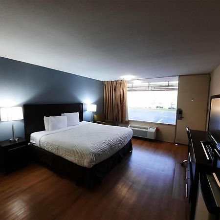 Americas Best Value Inn Moline Exterior foto