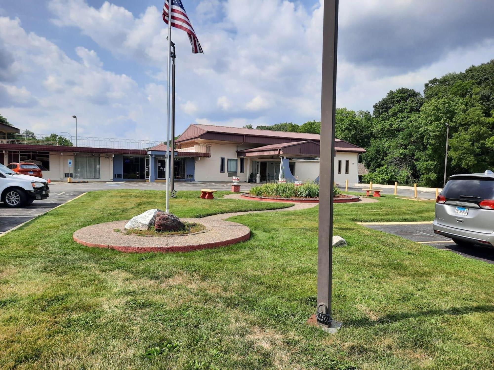Americas Best Value Inn Moline Exterior foto